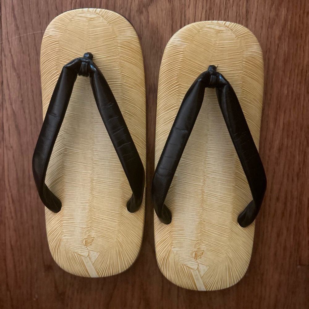 Black and Tan Flat Japanese Sandals
